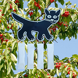 Плашило Котка прогонващо птици