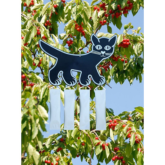 Плашило Котка прогонващо птици